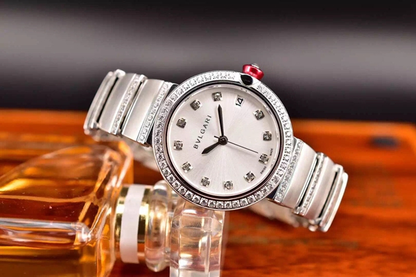 ブルガリ時計正面デザイン